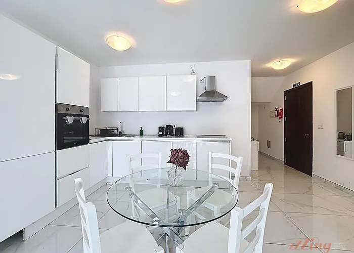 Mensija Valley And * Saint Julian's