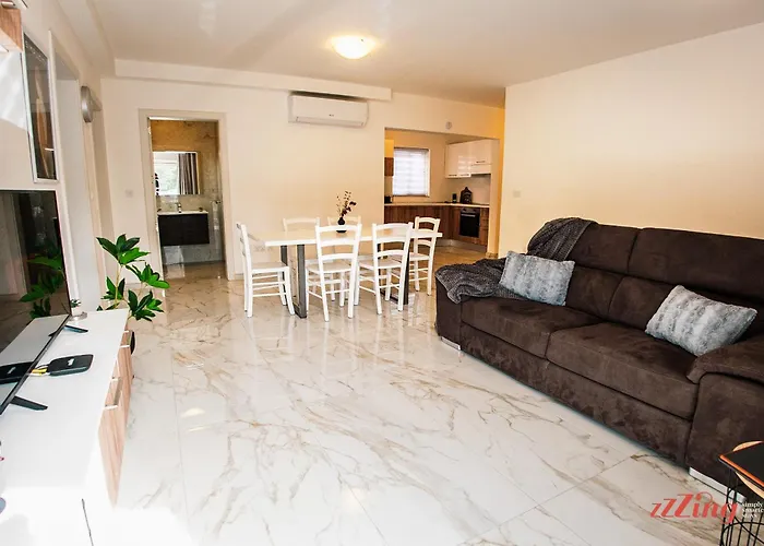 Mensija Valley And Διαμέρισμα Saint Julian's