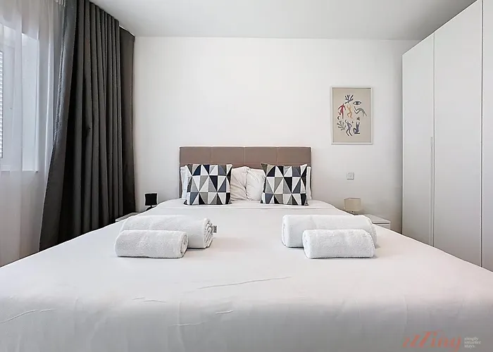 Mensija Valley And * Saint Julian's