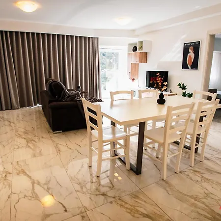 Mensija Valley And *