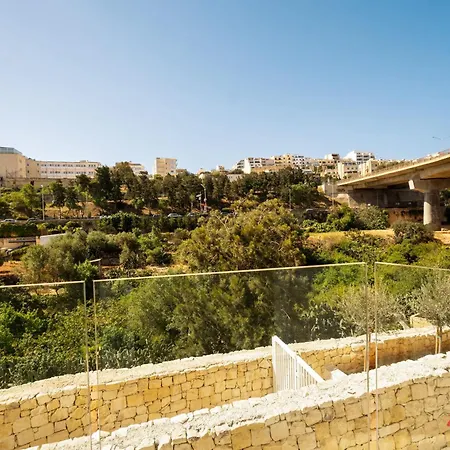 Mensija Valley And * San Ġiljan
